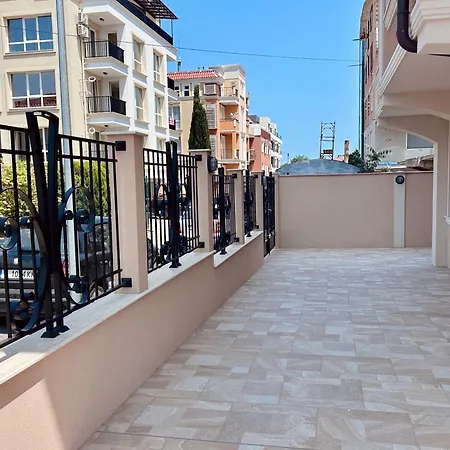 Bella Deluxe Апартамент Равда